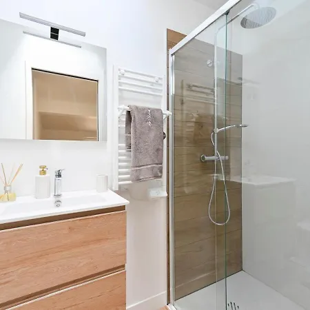 Le Regard Sur La Place Léger Et Raffiné * Saint-André-de-la-Marche