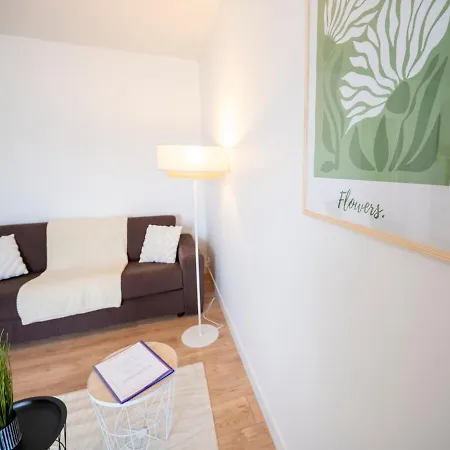 Le Regard Sur La Place Léger Et Raffiné * Saint-André-de-la-Marche