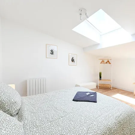 Appartement Le Regard Sur La Place Léger Et Raffiné *