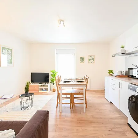 Apartment Le Regard Sur La Place Leger Et Raffine