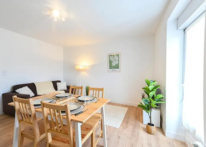 Le Regard Sur La Place Leger Et Raffine