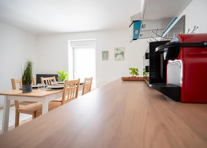 Apartment Le Regard Sur La Place Leger Et Raffine