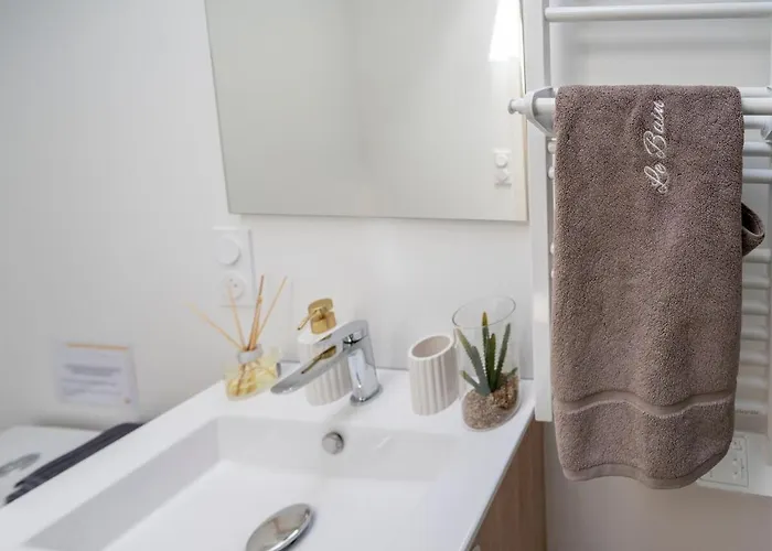 Le Regard Sur La Place Leger Et Raffine *