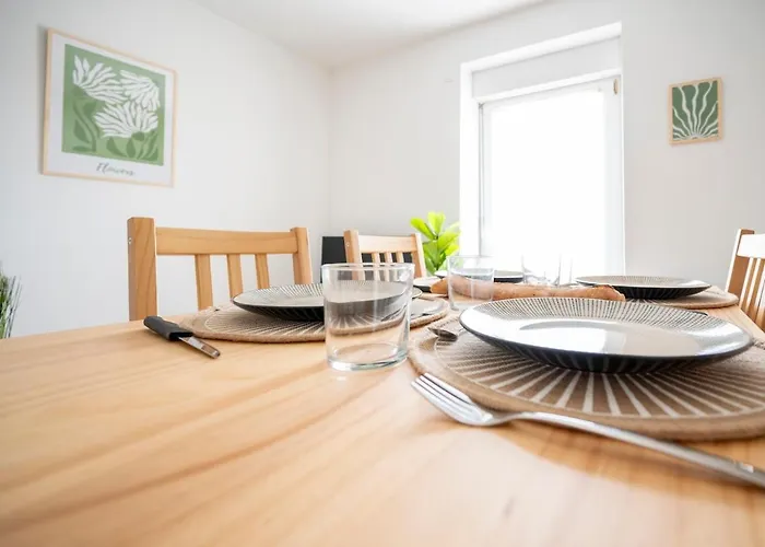 Le Regard Sur La Place Leger Et Raffine *