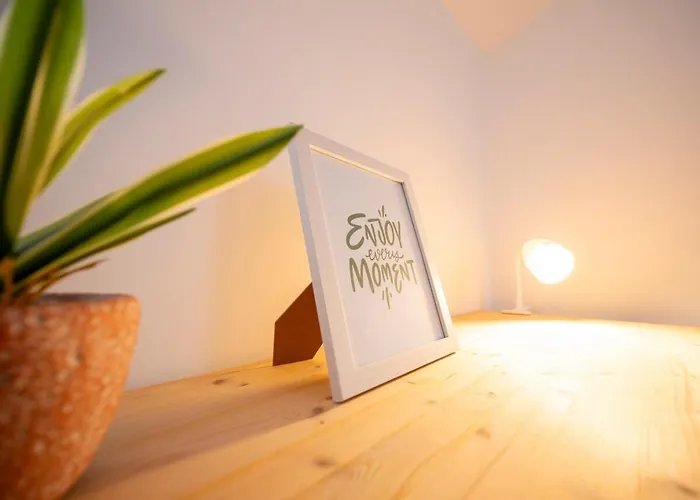 Le Regard Sur La Place Leger Et Raffine *