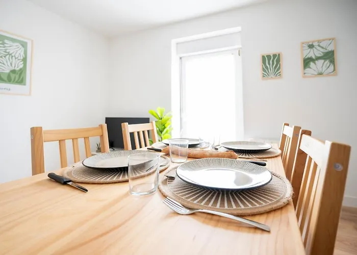 Le Regard Sur La Place Leger Et Raffine *