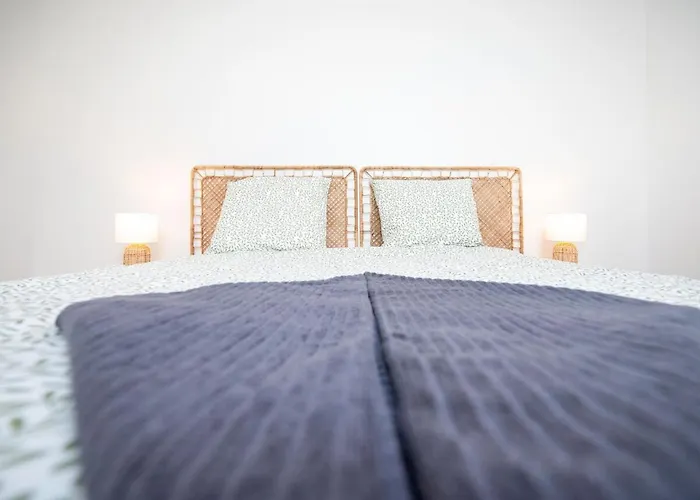 Le Regard Sur La Place Leger Et Raffine *