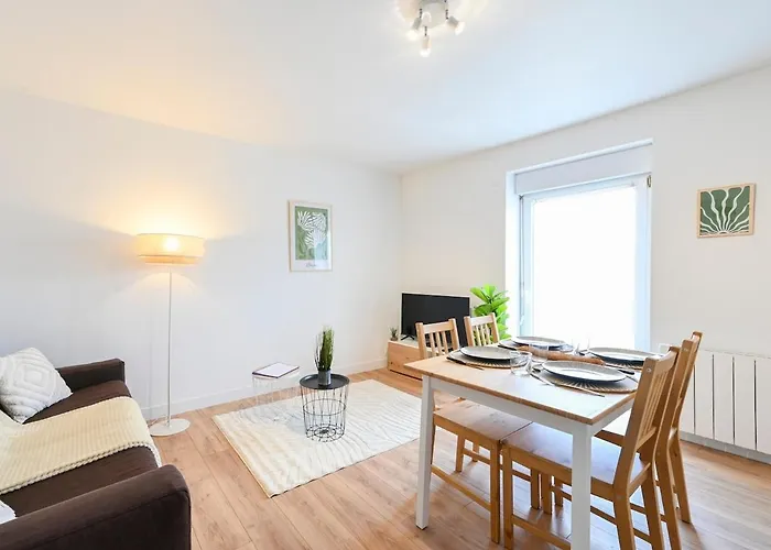 Apartment Le Regard Sur La Place Leger Et Raffine *